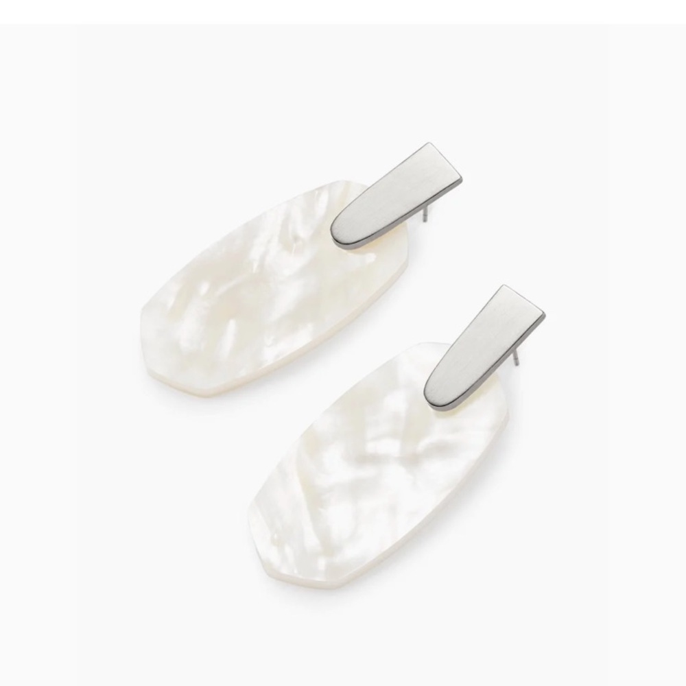 Kendra Scott Aragon silver drop earrings in ivory - Picture 7 of 9